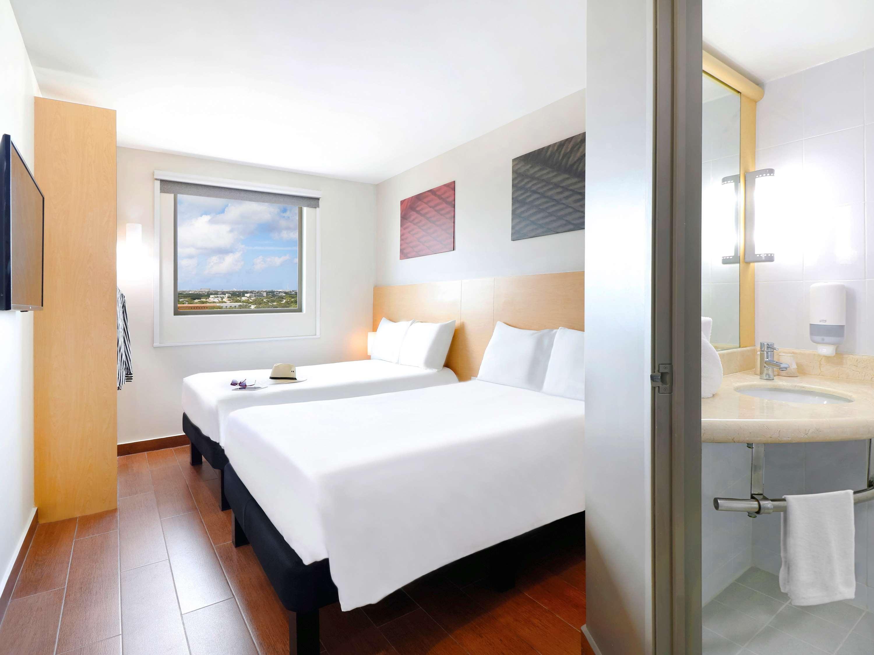 Ibis Cancun Centro Exteriör bild