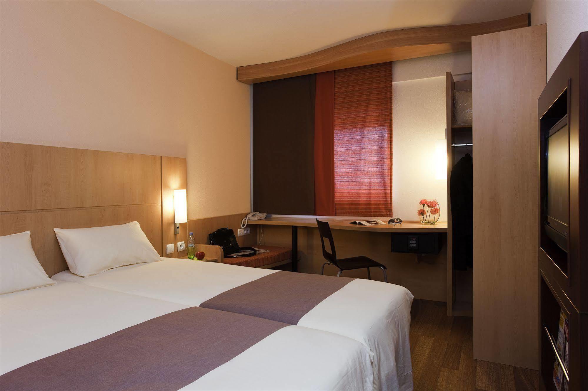 Ibis Cancun Centro Exteriör bild